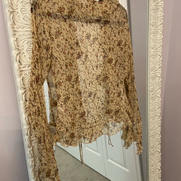 EUC Guess 100% silk vintage floral blouse - Picture 6 of 10